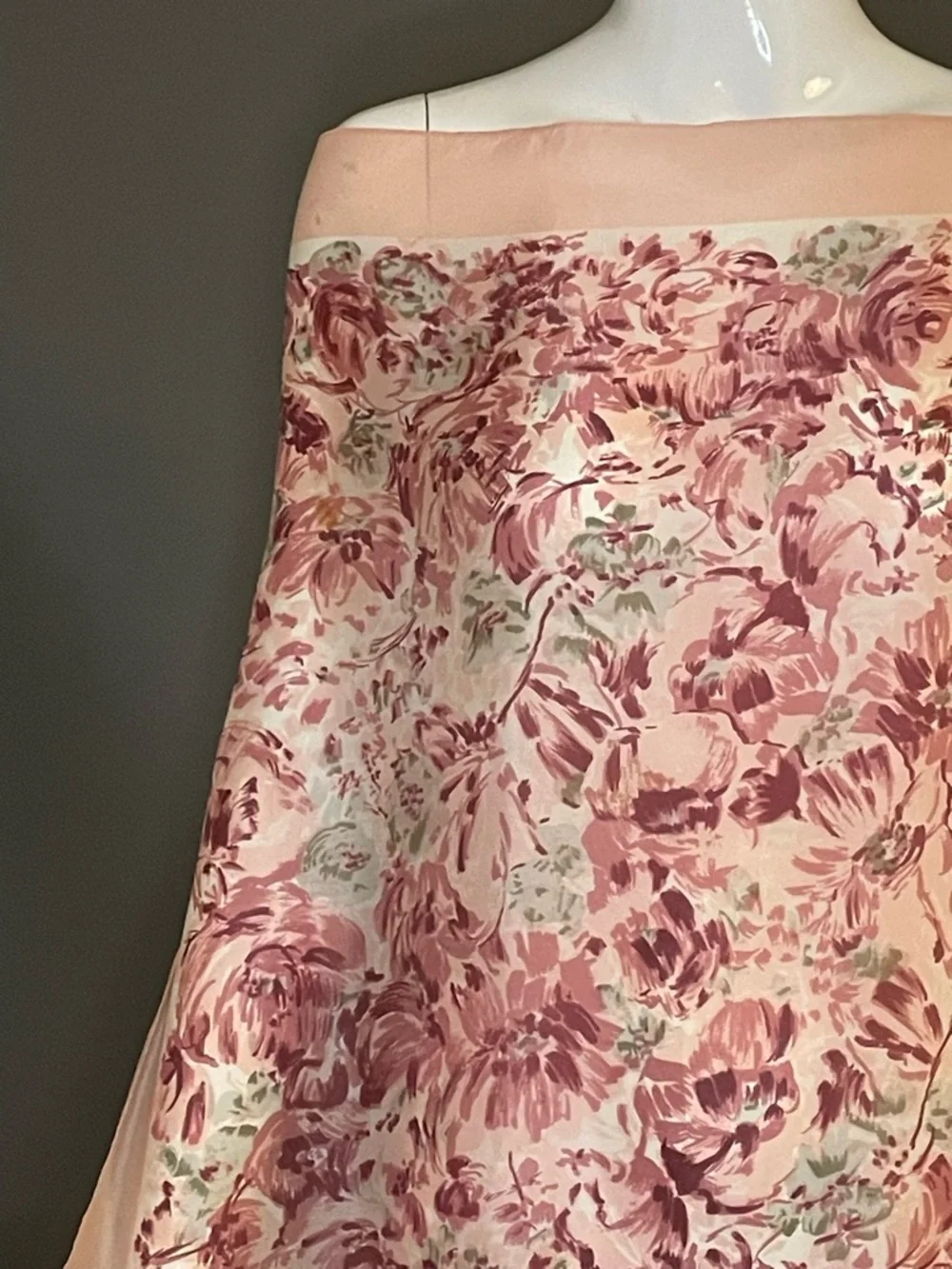 Pretty Vintsge Schiaparelli Silk Blend Scarf Large 27 In Fair Condition - Picture 2 of 10